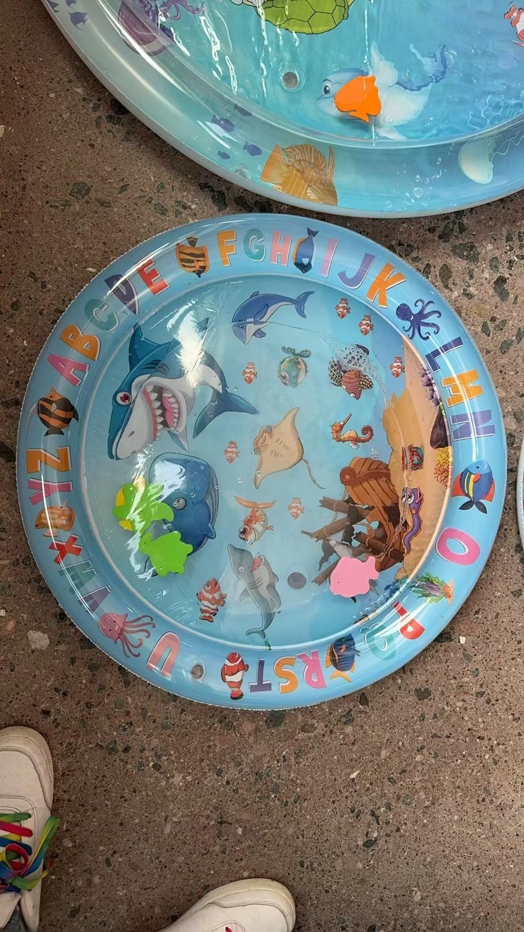 Pet cooling mat filled with water for hot weather